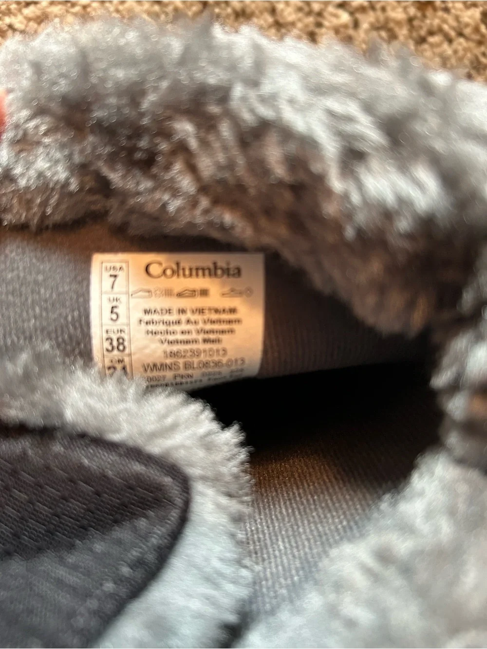 Columbia **never worn**